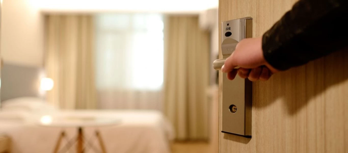 Άρση μέτρων: Ανοίγουν ξενοδοχεία και παιδικοί σταθμοί σήμερα - «Ψαλίδι» στον ΦΠΑ